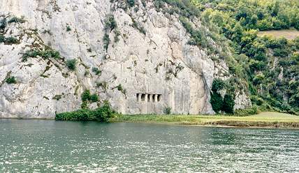 sanctuary with four pillars on the right bank of the Halys river